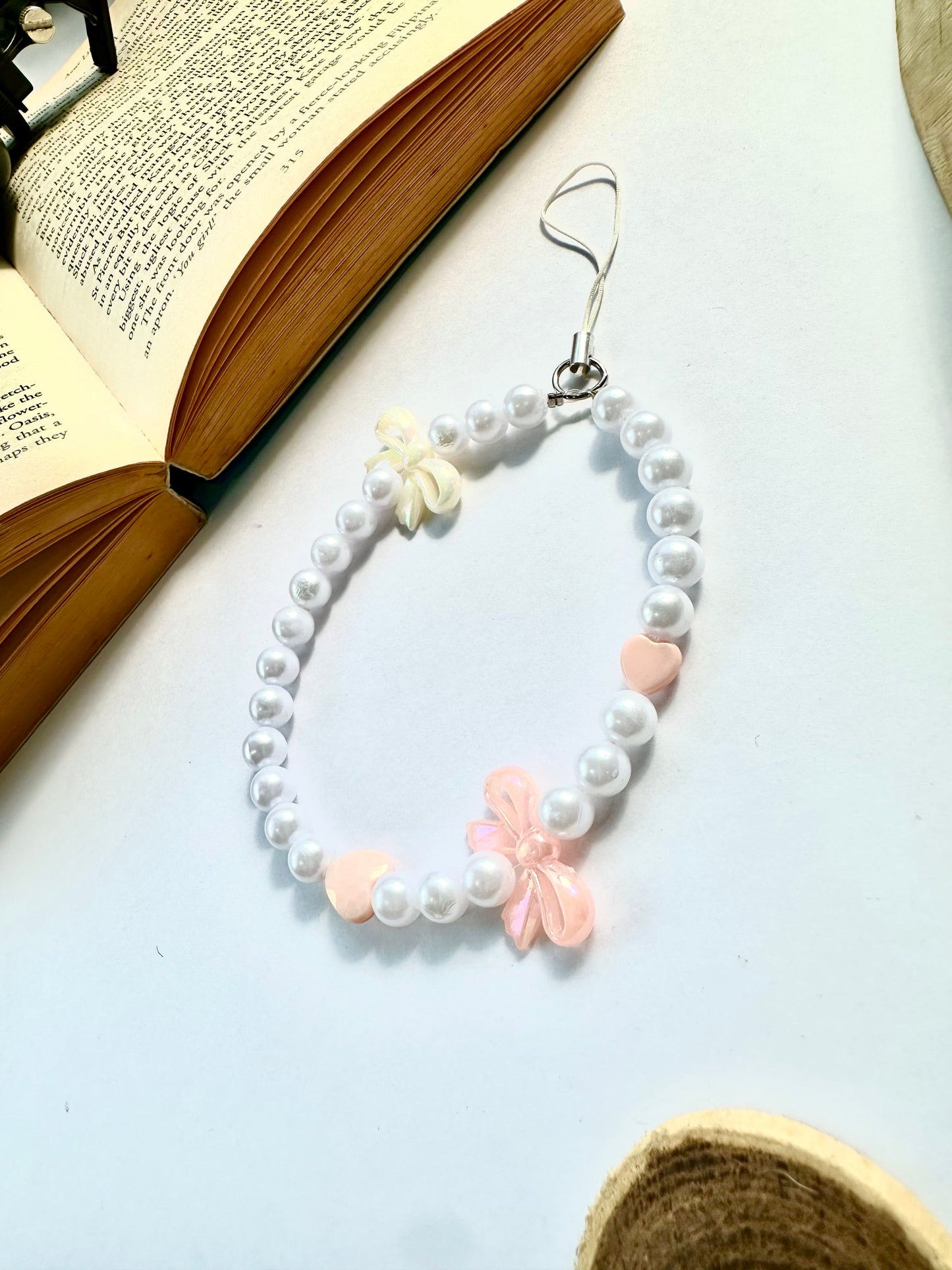 Snowberry Bow Phone Chain Charm - Casebasket